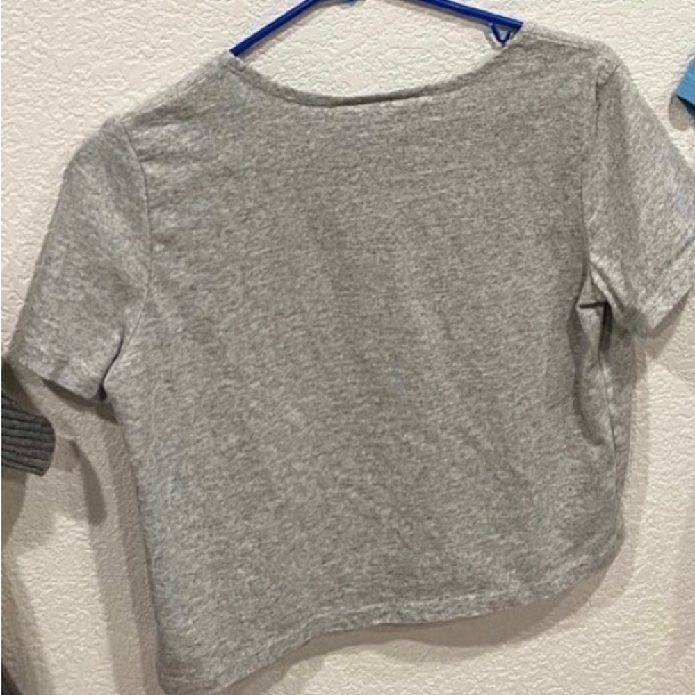 Grey top - Picture 3 of 4